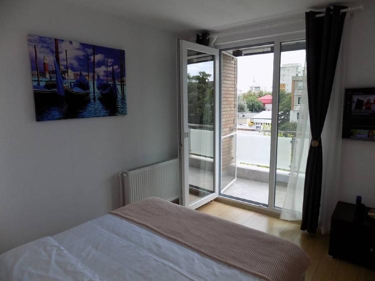 Apartament cu 3 camere semidecomandat, mobilat în Țiglina 2