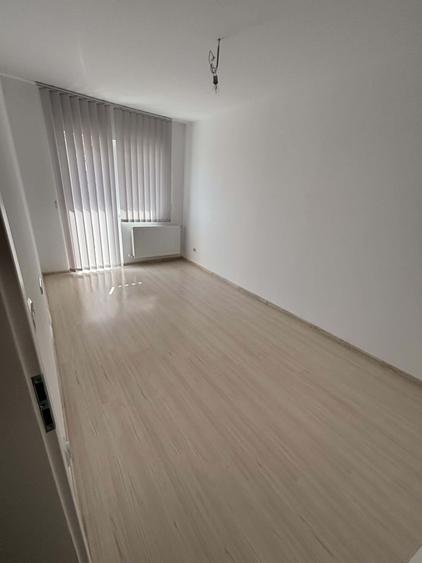Apartament de vanzare - 4