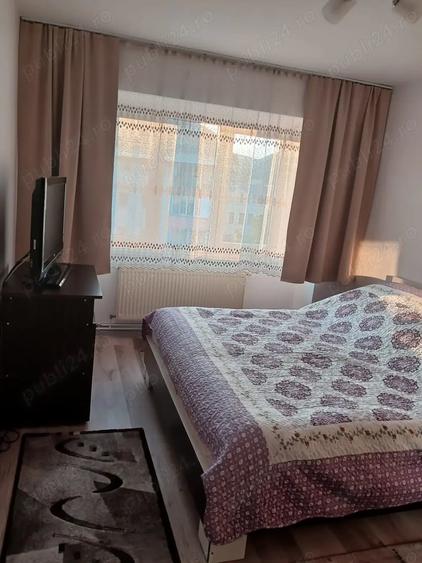 Apartament cu 4 camere semidecomandat în Beclean