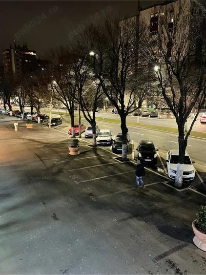 Apartament cu 4 camere decomandat în Berceni
