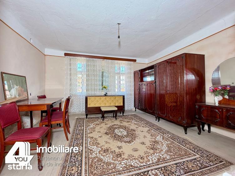 Casă cu 4 camere cu Teren 1459 Mp în Secusigiu
