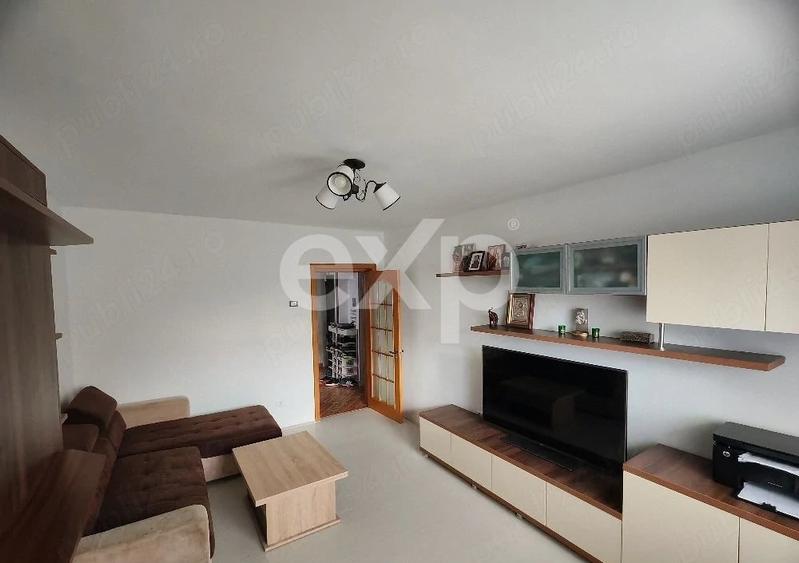 Apartament cu 2 camere semidecomandat, mobilat în Trivale