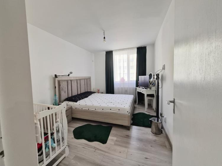 Apartament cu 3 camere semidecomandat în Bucur Obor