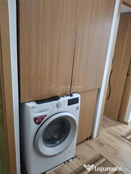 Apartament cu 3 camere semidecomandat în Micro III