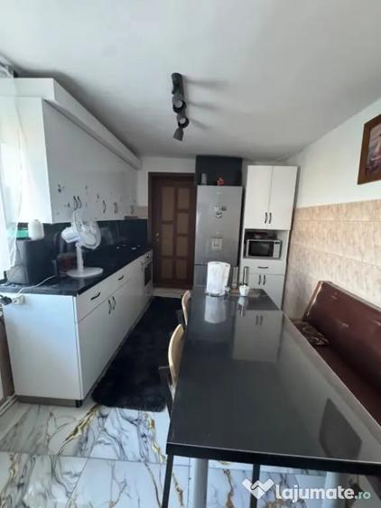 Casă cu 4 camere cu Teren 1160 Mp în Podari