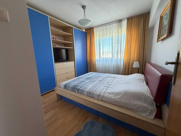 Apartament cu 4 camere decomandat în Drumul Taberei