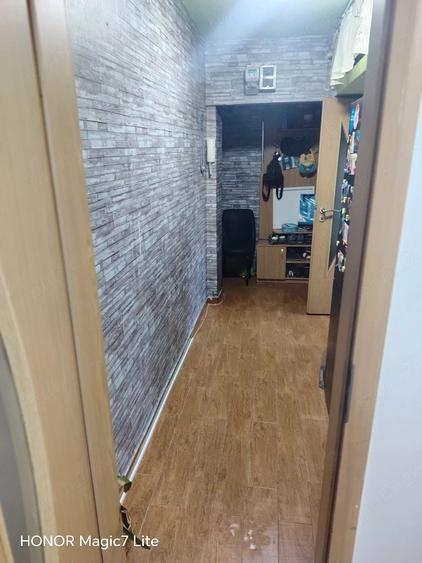 Apartament cu 3 camere semidecomandat în Șagului