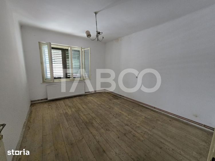 Casă cu 5 camere decomandat cu Teren 412 Mp în Terezian