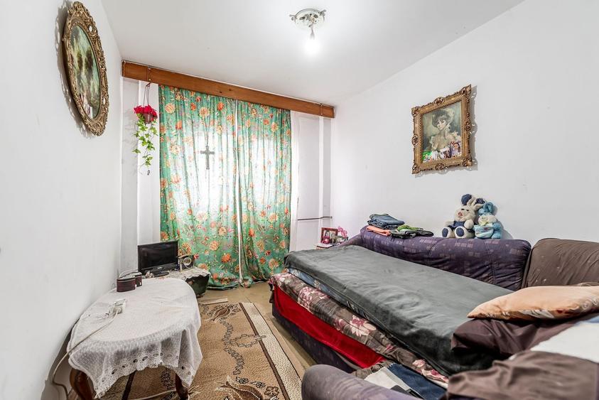 Apartament cu 4 camere decomandat în Micălaca