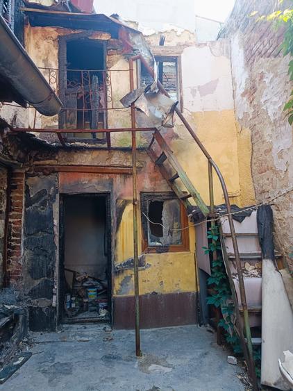 Casă cu 5 camere cu Teren 216 Mp în Banu Manta