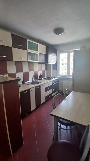 Apartament cu 2 camere semidecomandat în Girocului