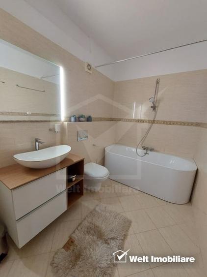 Penthouse cu 5 camere semidecomandat, mobilat în Bună Ziua