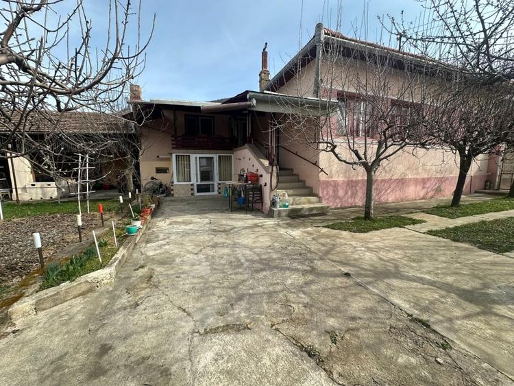 Casă individuală cu 3 camere cu Canalizare în Cugir