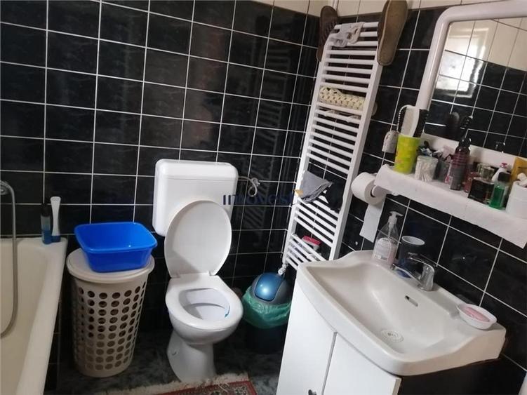 Apartament cu 3 camere semidecomandat în Aurel Vlaicu