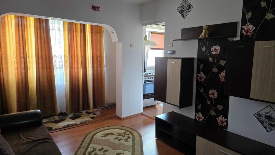 Garsonieră decomandată în 9 Mai