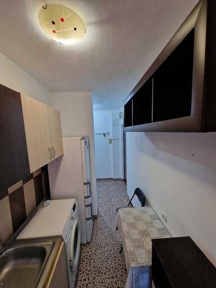 Garsonieră decomandată în P-ța Doina