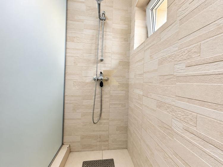 Apartament cu 3 camere semidecomandat în Gării
