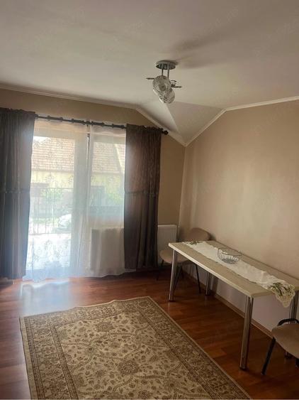 Apartament cu 2 camere semidecomandat în Ghiroda