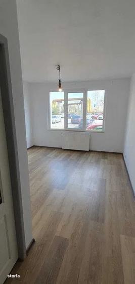 Apartament cu 4 camere decomandat în Craiter