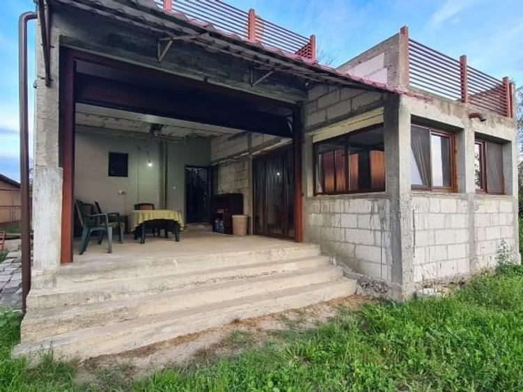 Casă individuală cu 4 camere cu Garaj în Călan