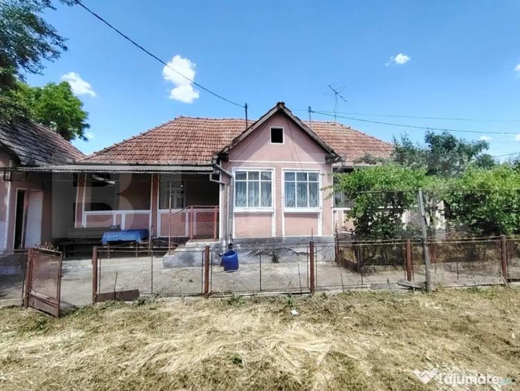 Casă cu 3 camere cu Teren 2240 Mp în Raciu