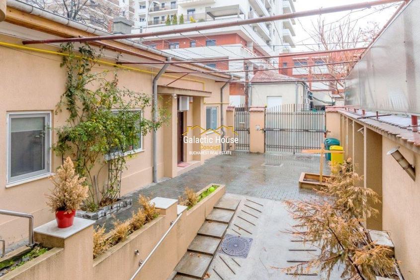 Casă cu 12 camere cu Teren 350 Mp în Central