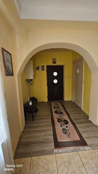 Casă cu 4 camere în Roșu