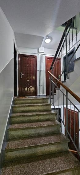 Apartament cu 3 camere semidecomandat în Berceni
