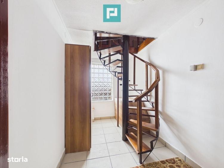 Casă cu 4 camere decomandat în Rontău