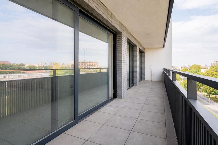 Apartament cu 3 camere decomandat în Delfinariu