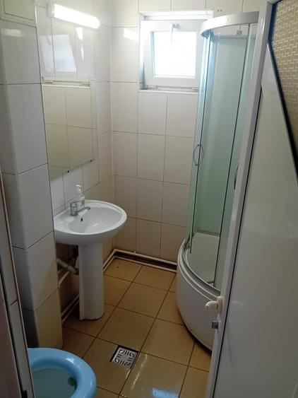 Apartament cu 3 camere decomandat în Craiovița Nouă