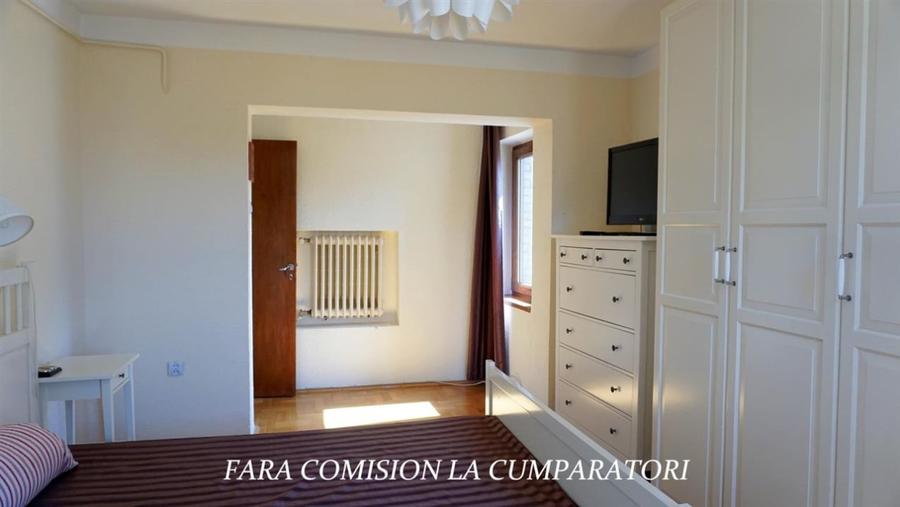 Casă individuală cu 7 camere cu Teren 2328 Mp în Dăești