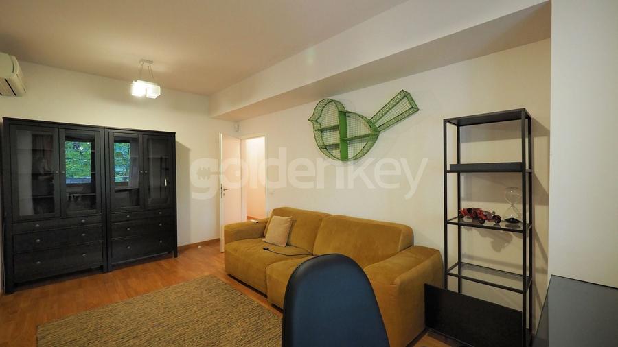Apartament cu 5 camere semidecomandat, mobilat în Șoseaua Nordului