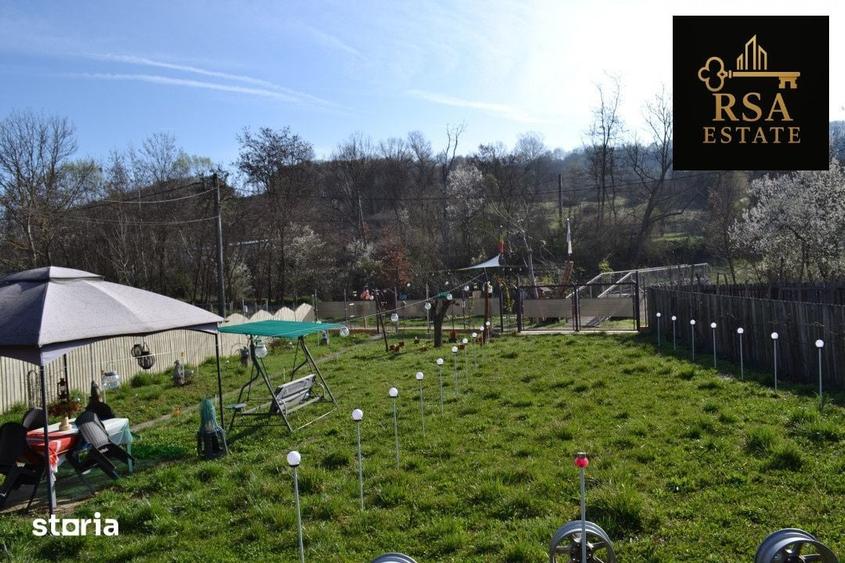 Teren de 2400 mp, în Glăvile