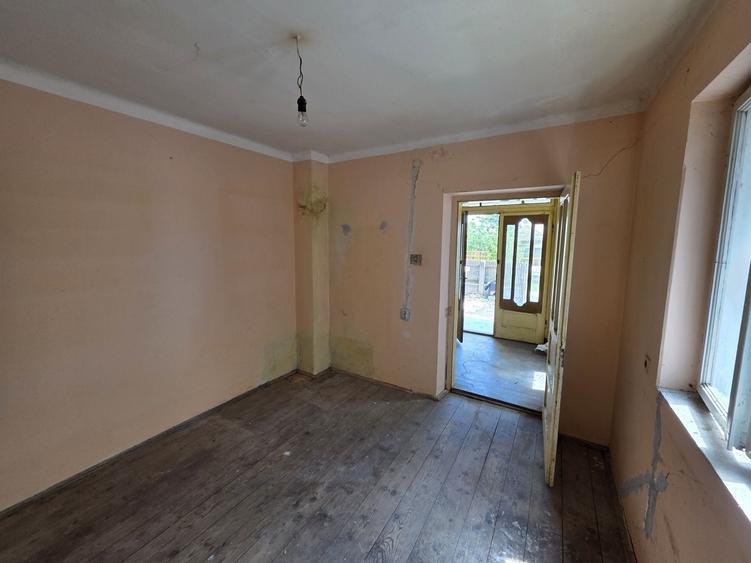 Casă cu 4 camere în Popoveni