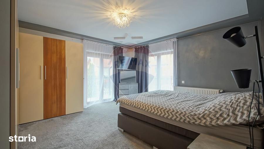 Casă cu 7 camere cu Teren 300 Mp în Central
