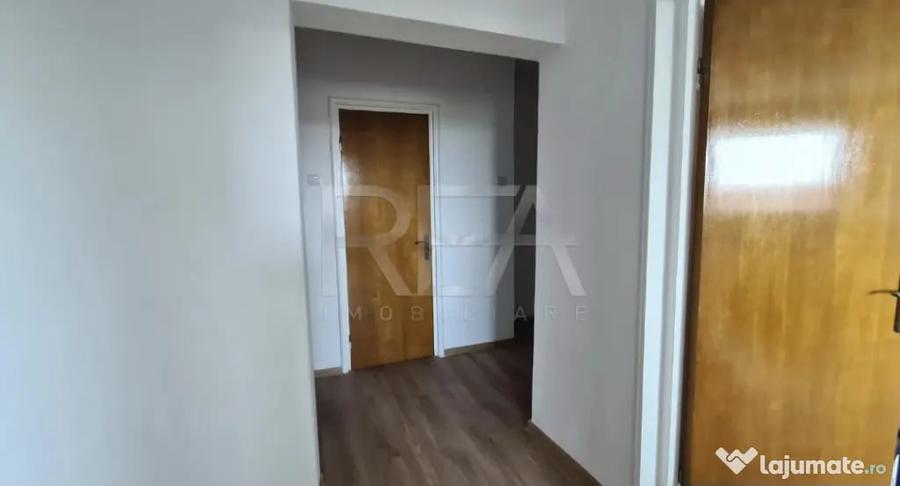 Apartament cu 3 camere decomandat în Drumul Taberei