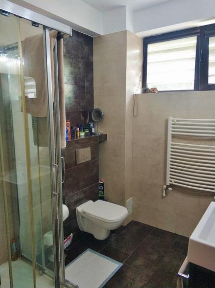 Casă cu 4 camere cu Canalizare în Km 5