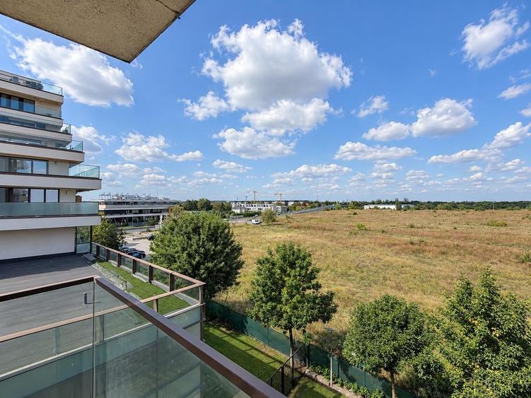 Apartament cu 3 camere semidecomandat, mobilat în Pipera