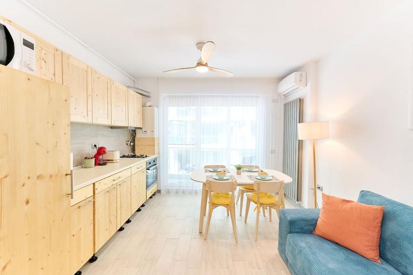 Apartament cu 3 camere decomandat în Mamaia-Sat