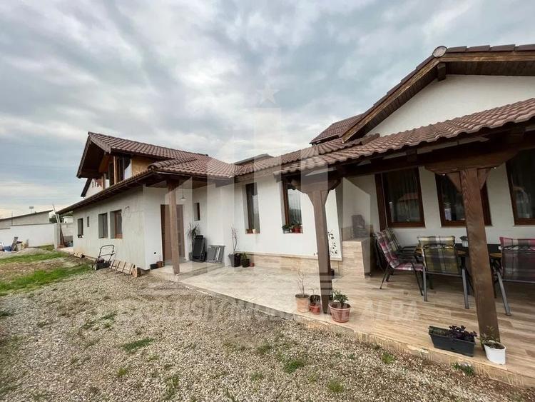 Casă individuală cu 4 camere cu Canalizare în Nord-Vest