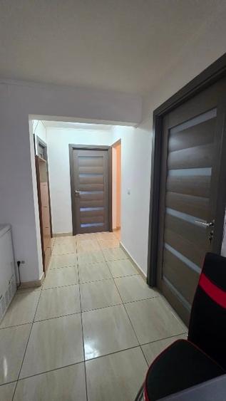Apartament cu 3 camere decomandat, mobilat în Aradului