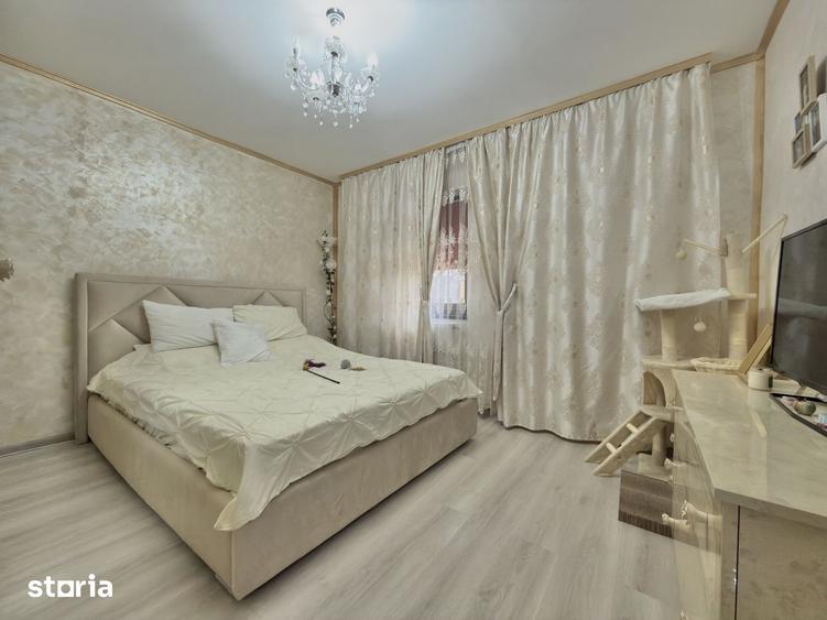 Casă cu 5 camere cu Teren 240 Mp în Central