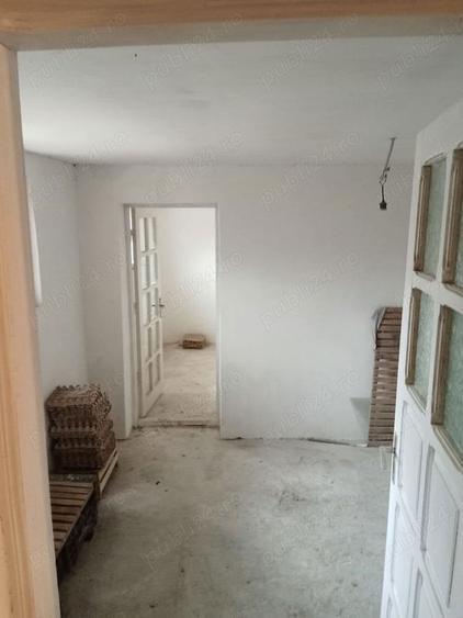 Casă cu 2 camere cu Teren 300 Mp în Central