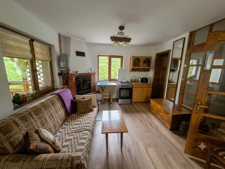 Casă individuală cu 5 camere cu Teren 900 Mp în Micești