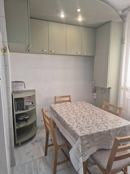 Apartament cu 3 camere decomandat în Eroii Revoluției