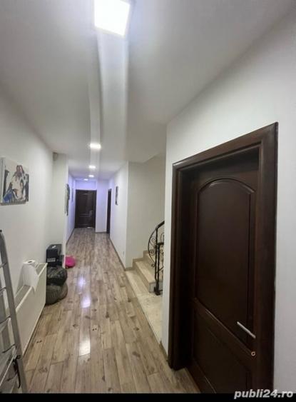 Casă individuală cu 9 camere cu Canalizare în Colentina