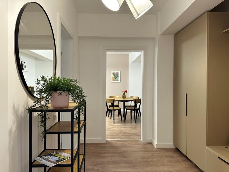 Apartament cu 2 camere decomandat, mobilat în Parcul Carol