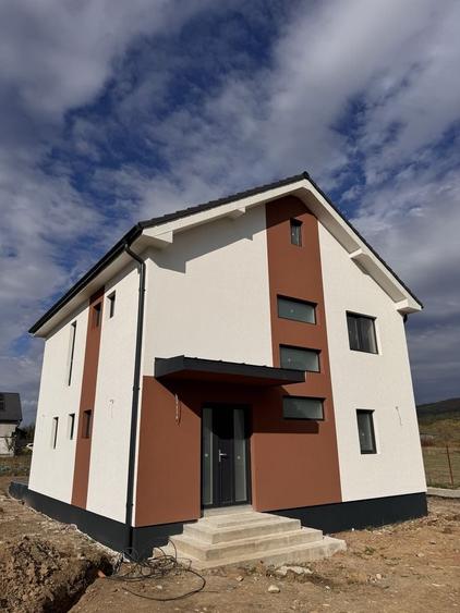 Casă cu 4 camere în Central