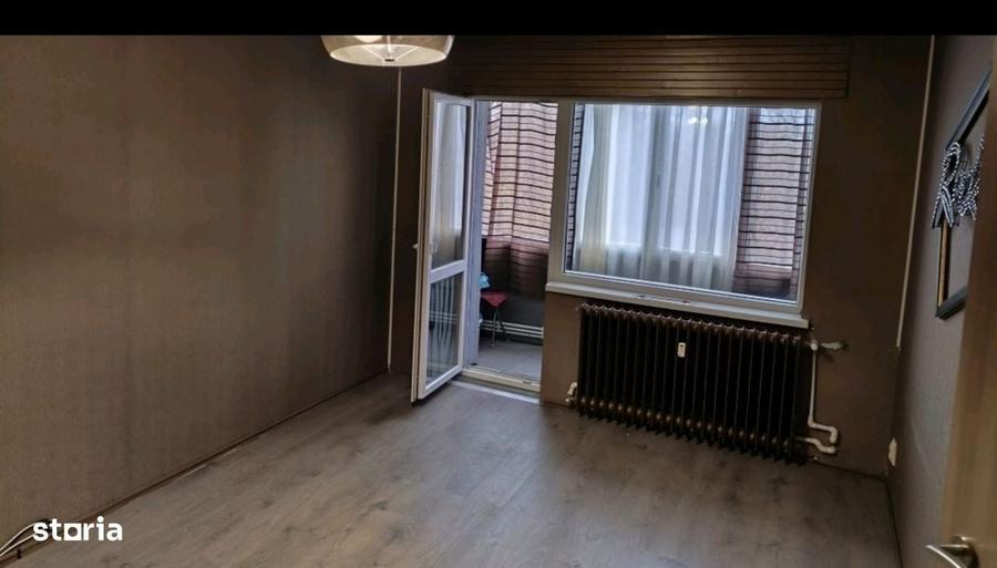 Apartament cu 3 camere în Tudor Vladimirescu